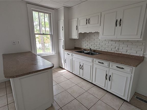 5th image of 623 Schaum Ave