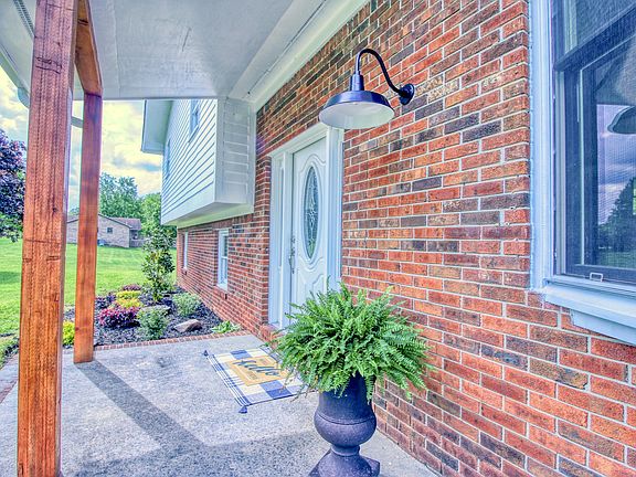3rd image of 437 Wild Plum Dr