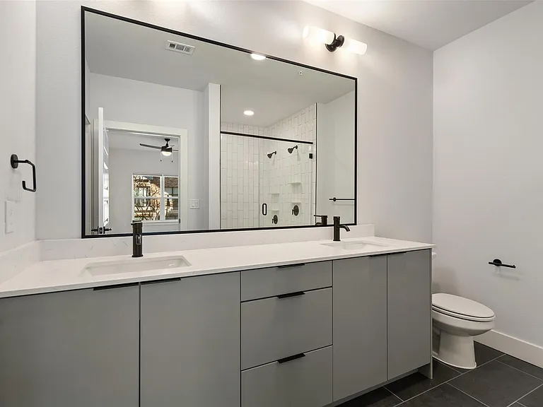 2500 Longview St #222 — Photo 12