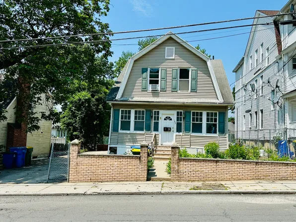 182 Oak Street, Waterbury, CT 06704