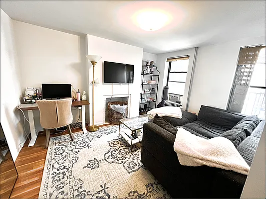 Rented by City Connections Realty | media 1