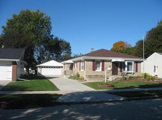 1614 S 17th St, Manitowoc, WI 54220