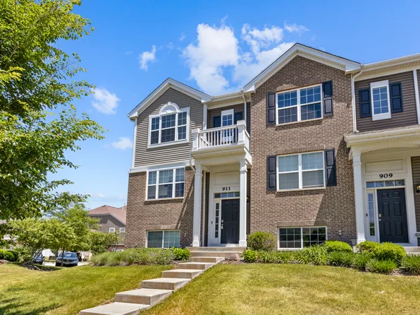 911 Charlton Ln, Naperville, IL 60563