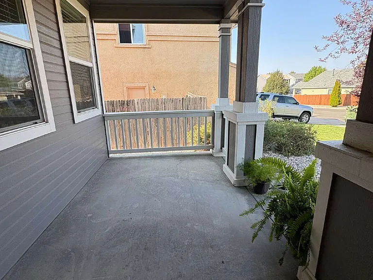 4521 Lazy River Dr — Photo 2