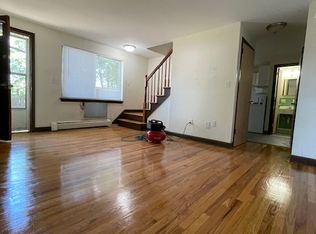 18 Deerfield Ct APT A, East Hartford, CT 06108