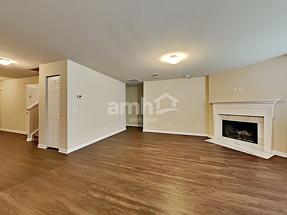 5th image of 829 Creek Oak Dr