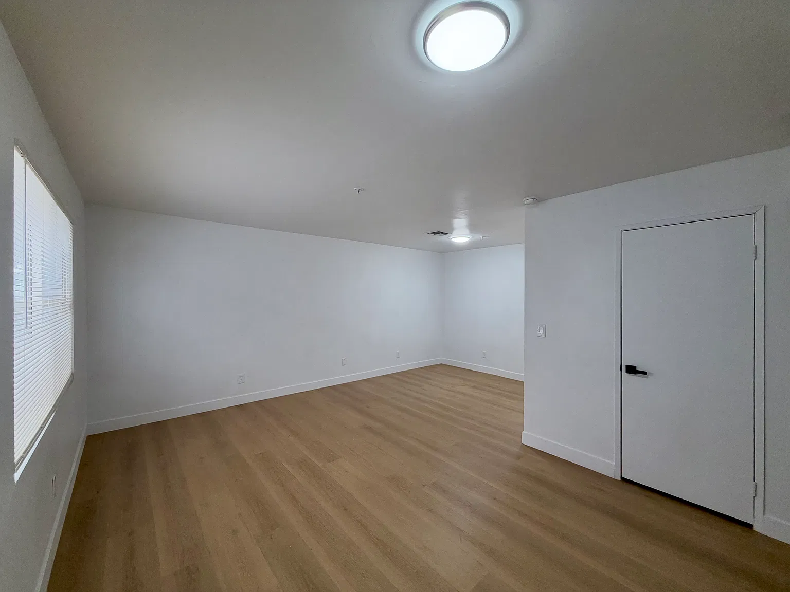 2 bed, 1.5 bath, 1050 sqft, $2,795 — Photo 2