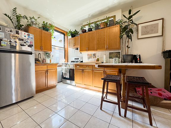 2nd image of 298 Nassau Ave APT 3R