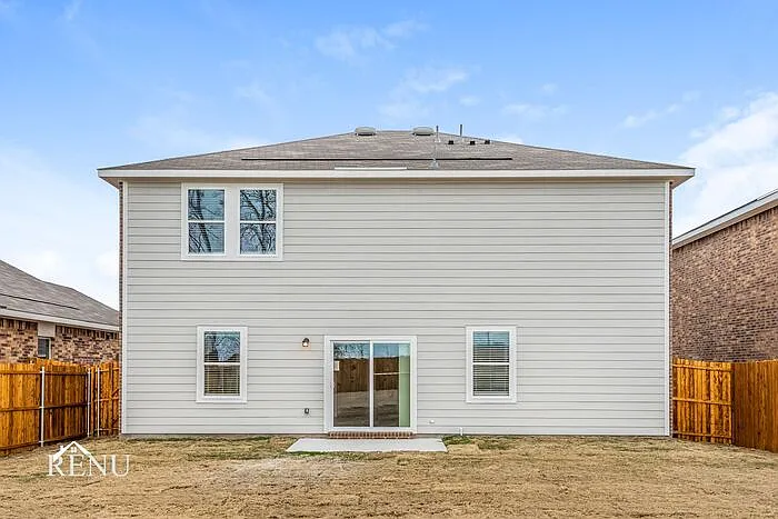 4 bed, 2.5 bath, 2095 sqft, $2,195 — Photo 3