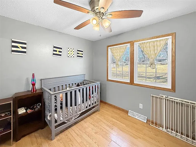 311 S Harrison Ave — Photo 6