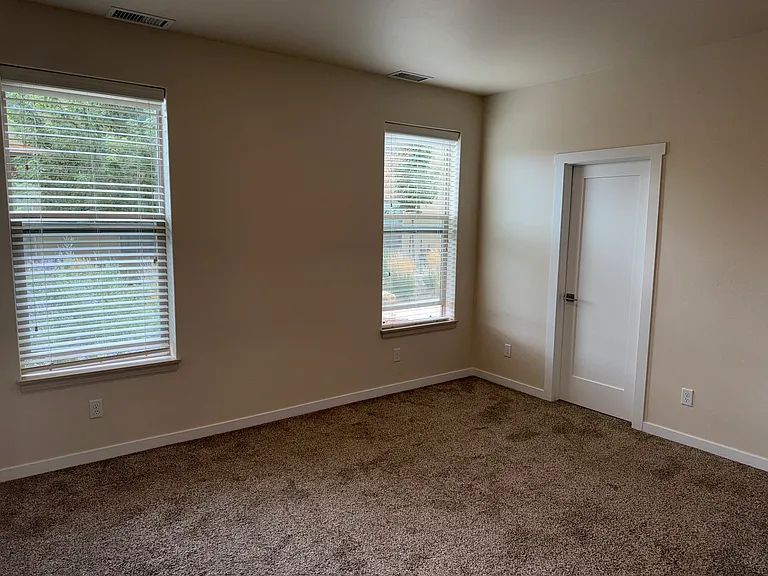 728 Oak St #L — Photo 13