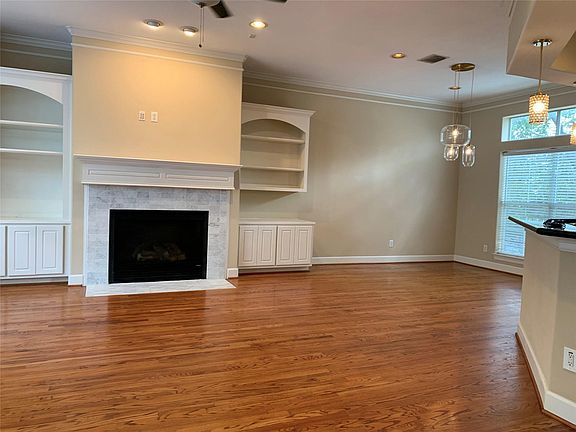 2nd image of 406 Fowler St