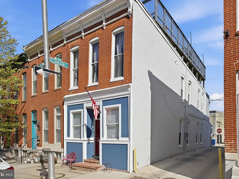 116 W Clement St — Photo 2