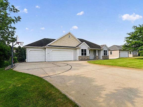 3rd image of 8444 Doe Ave