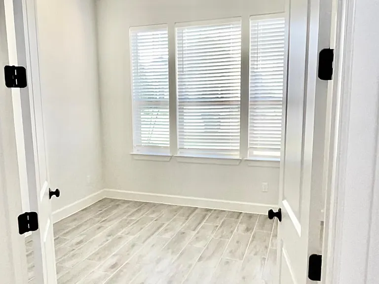 6904 Empresa Dr — Photo 16