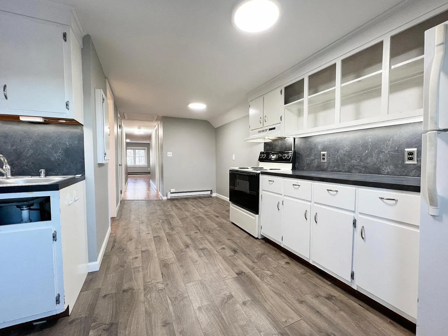 90 Chapin St — Photo 1