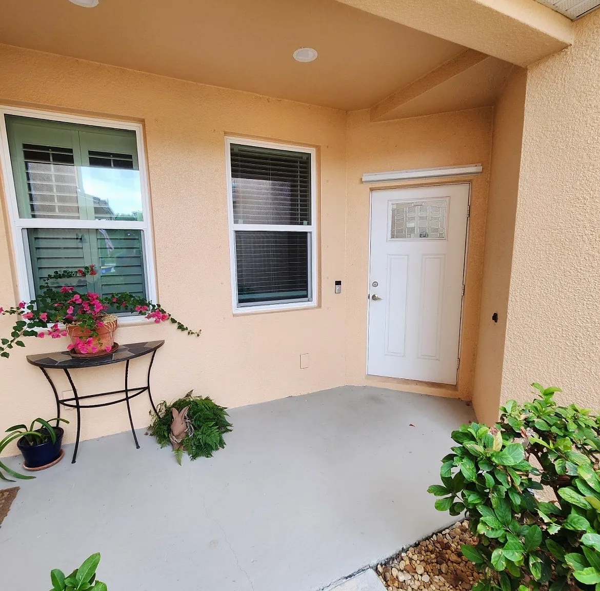 3 bed, 1602 sqft, $2,300 — Photo 2