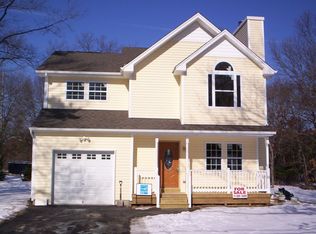 299 Carlton Dr E, Shirley, NY 11967
