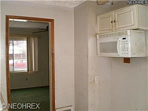 4th image of 539 Williams St