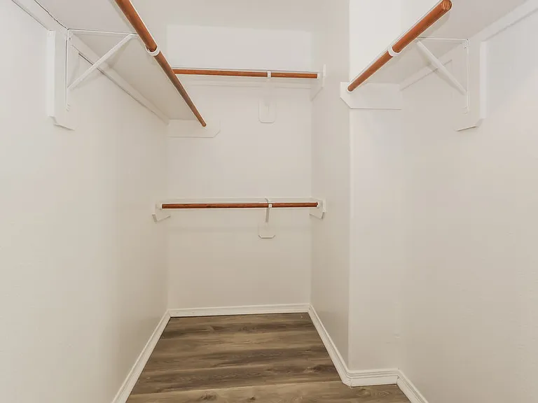 1089 Shadow Glenn Dr — Photo 13