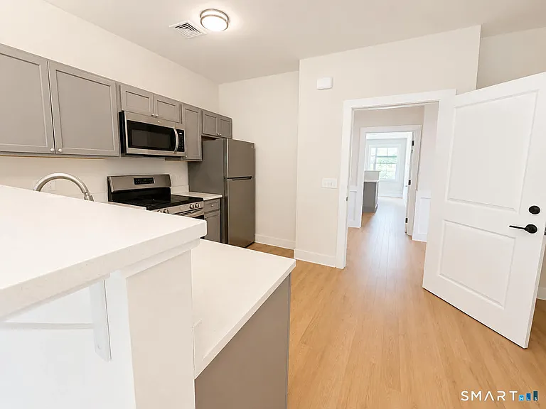 113 Canal St W — Photo 4