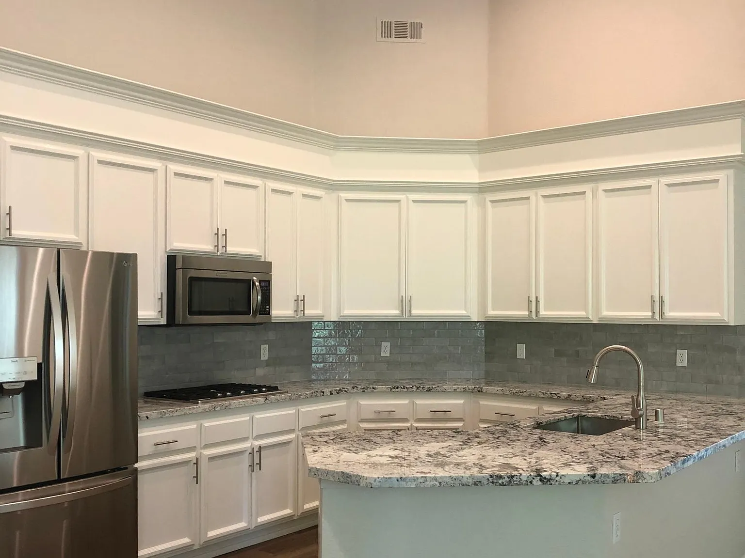 9480 Swan Lake Dr — Photo 4
