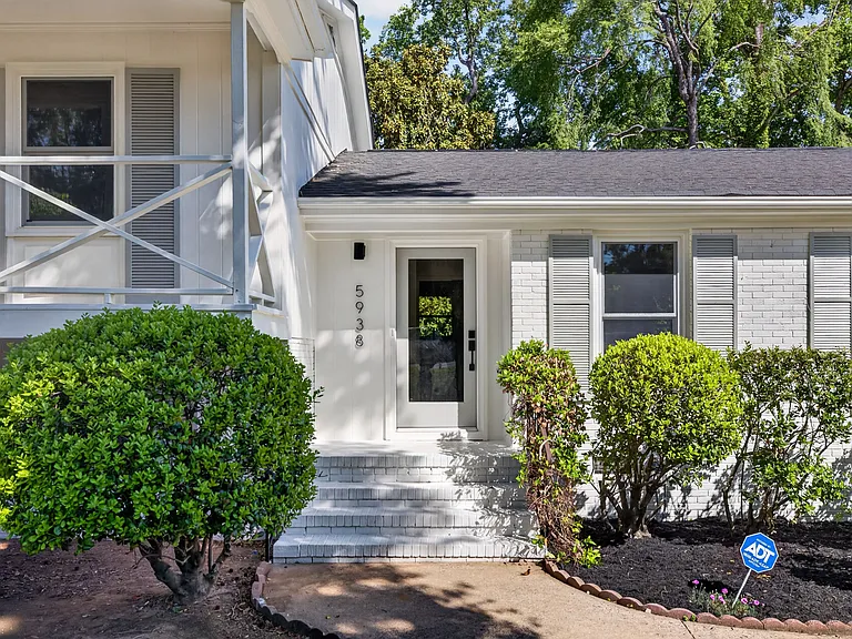 5938 Sharon Rd — Photo 2