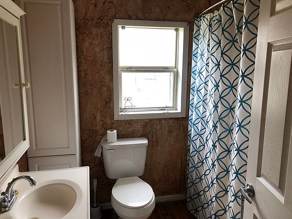 5th image of 170 E Brimstone St