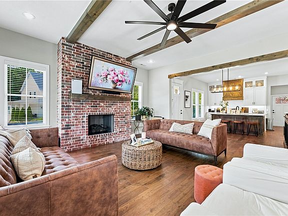 4th image of 5402 Hackett St