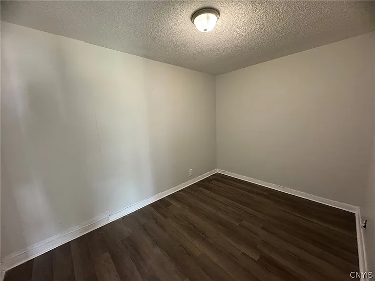 604 Court St — Photo 19