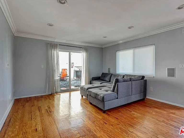 5722 Woodman Ave #4 — Photo 6