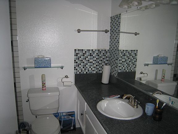 4th image of 630 The Vlg Unit 216