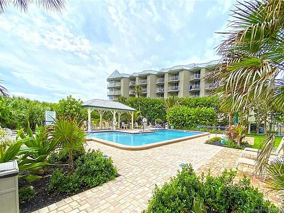 4th image of 529 NE Plantation Rd APT 310