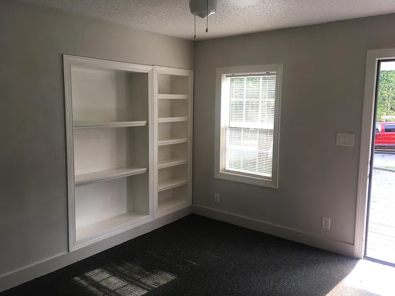 207 N Roberson St #A — Photo 3