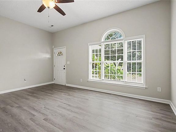 4th image of 108 Summit Dr