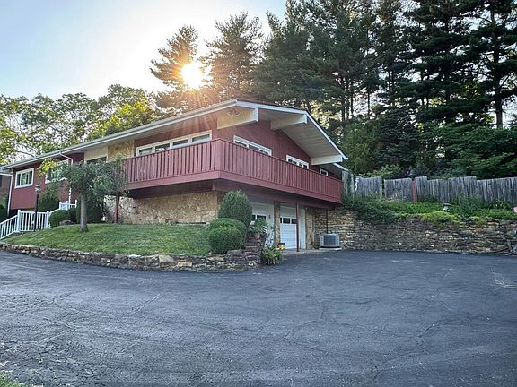 2nd image of 25 Applewood Dr