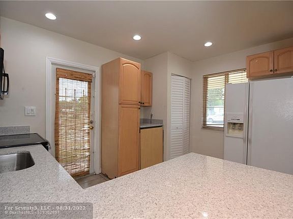 5th image of 2460 NW 17th St