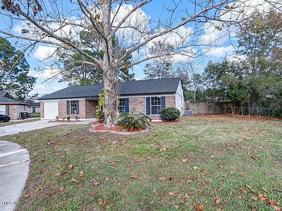 4th image of 8247 Yolanda Ct