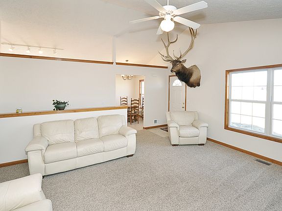 3rd image of 32681 Zinfandel Ave