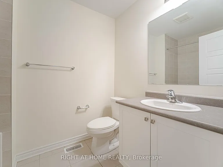 908 Sumac Cres — Photo 36