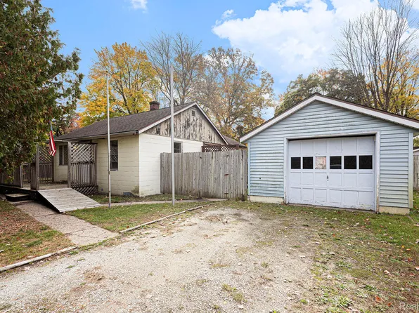 3075 Lenore Ave, Muskegon, MI 49442