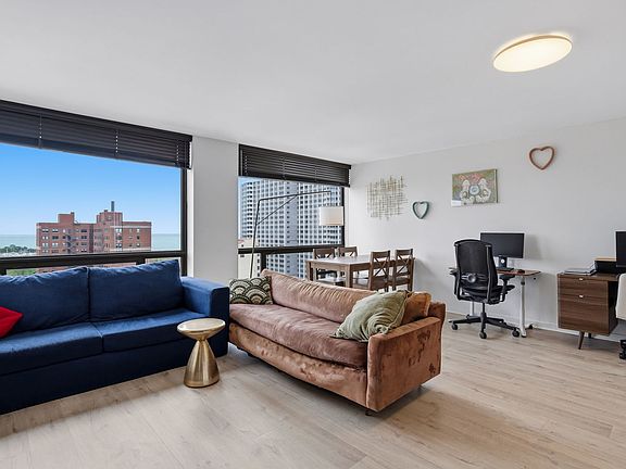 5th image of 4343 N Clarendon Ave APT 1812