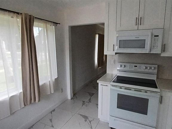 4th image of 602 SE 2nd Ave