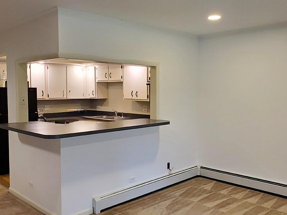4th image of 825 S Dwyer Ave APT F