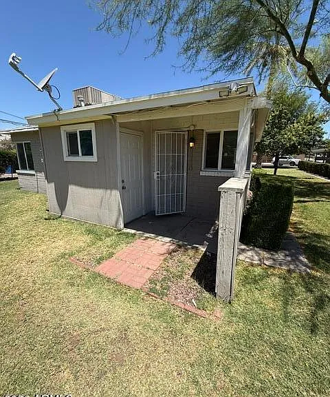 2545 E Clarendon Ave #3 — Photo 18
