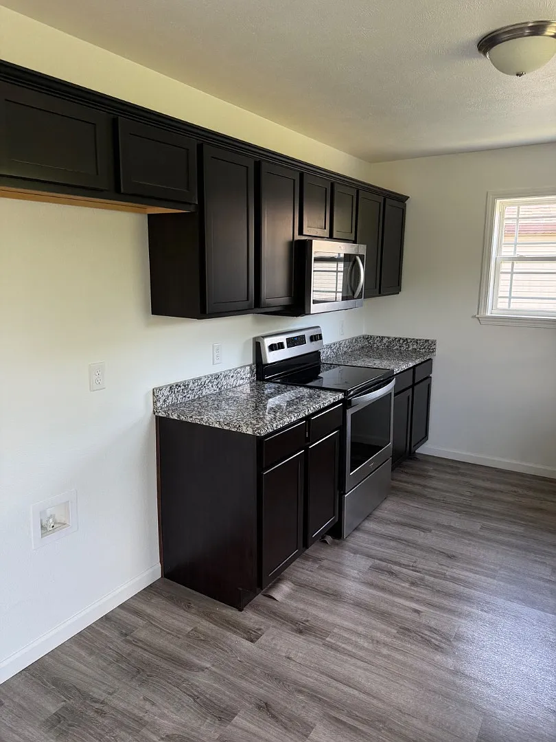 204 Whispering Meadows Pkwy — Photo 3
