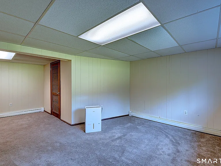 58 Elizabeth Dr — Photo 25