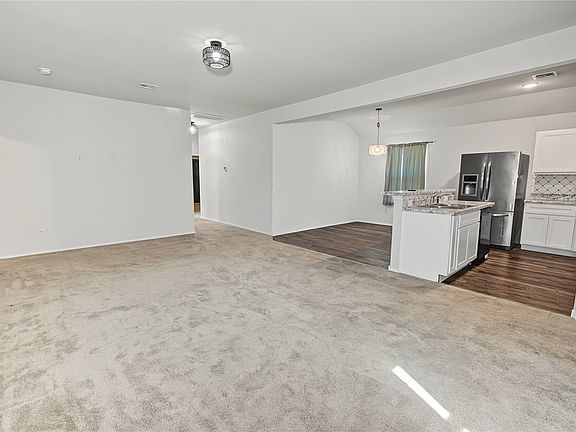 5th image of 3633 E Augusta Ave
