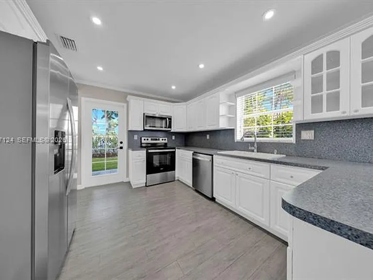 11351 SW 63rd Ter — Photo 3