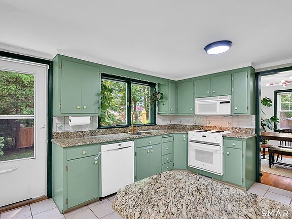 5th image of 19 Stevens Street